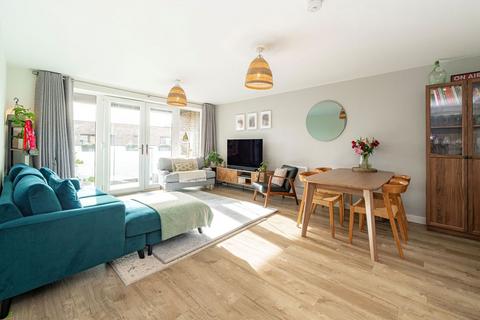 2 bedroom flat for sale, Spitfire Chase, Walton-On-Thames KT12