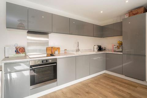 2 bedroom flat for sale, Spitfire Chase, Walton-On-Thames KT12