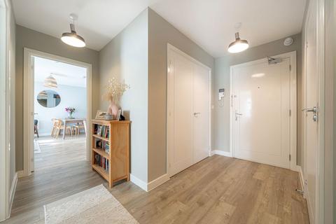 2 bedroom flat for sale, Spitfire Chase, Walton-On-Thames KT12