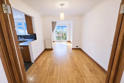 3 bedroom semi-detached house to rent, Woodcote Avenue, Mill Hill, NW7
