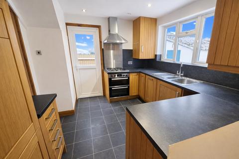 3 bedroom semi-detached house to rent, Woodcote Avenue, Mill Hill, NW7