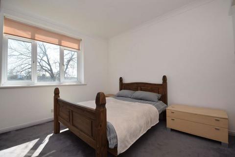2 bedroom flat for sale, Shaftesbury Circle, South Harrow, Harrow, Middlesex, HA2 0AT