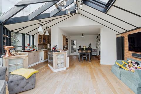 3 bedroom semi-detached house for sale, Hillcroft Crescent, Watford WD19