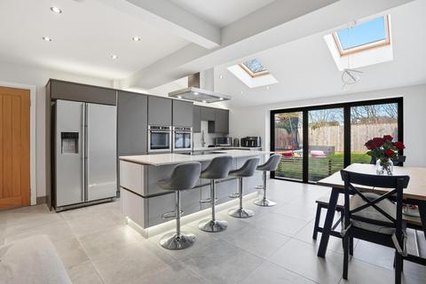 4 bedroom semi-detached house for sale, Crossgates, Leeds LS15