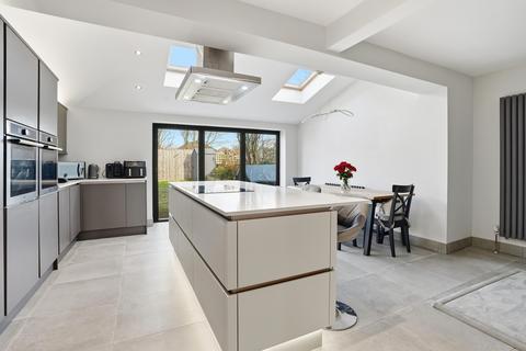 4 bedroom semi-detached house for sale, Crossgates, Leeds LS15