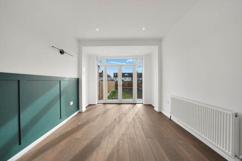 3 bedroom semi-detached house for sale, Somersby Gardens, Ilford, IG4