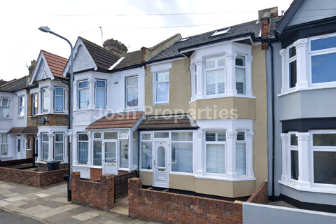4 bedroom terraced house to rent, Lowbrook Road, Ilford IG1