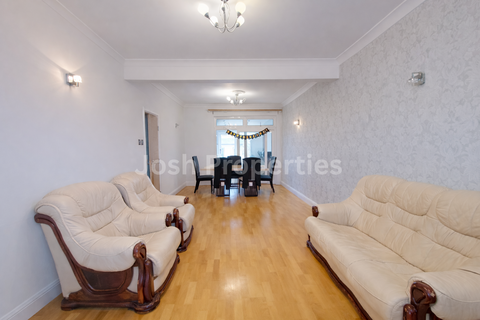 4 bedroom terraced house to rent, Lowbrook Road, Ilford IG1