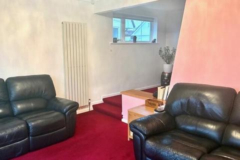 3 bedroom detached house for sale, Highcliffe Avenue, Huddersfield