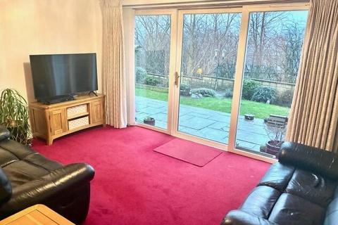 3 bedroom detached house for sale, Highcliffe Avenue, Huddersfield