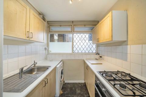2 bedroom flat to rent, Fenwick Place, London SW9