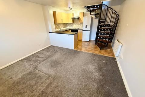 1 bedroom terraced house to rent, Pippins Court, Ashford TW15