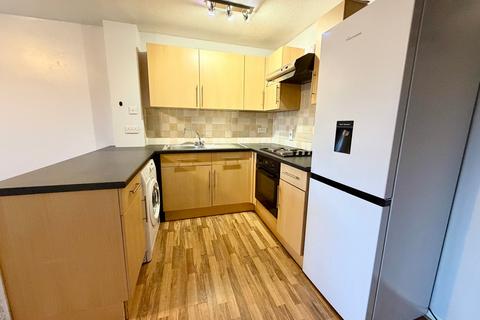 1 bedroom terraced house to rent, Pippins Court, Ashford TW15