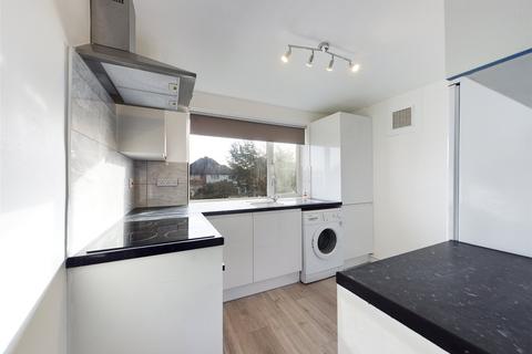 2 bedroom maisonette to rent, Cedar Avenue, Ruislip, HA4