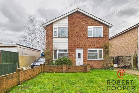2 bedroom maisonette to rent, Cedar Avenue, Ruislip, HA4