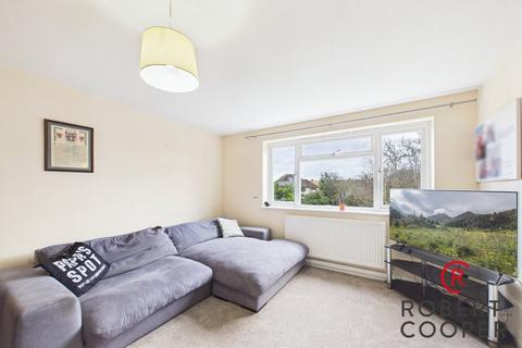 2 bedroom maisonette to rent, Cedar Avenue, Ruislip, HA4