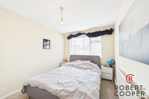 2 bedroom maisonette to rent, Cedar Avenue, Ruislip, HA4