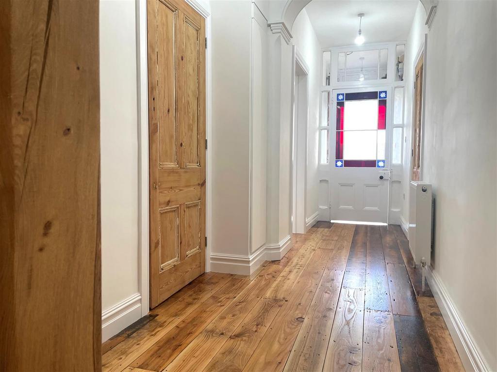 Hallway.jpg