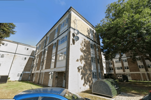 2 bedroom flat to rent, Cole Gardens, Hounslow, TW5
