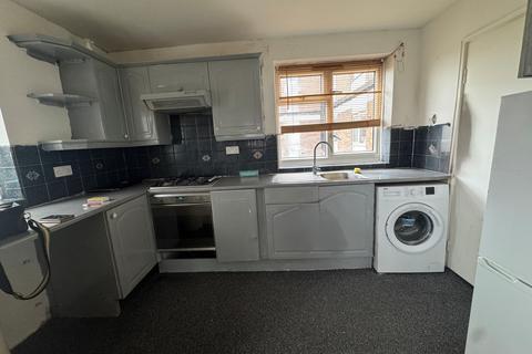 2 bedroom flat to rent, Cole Gardens, Hounslow, TW5