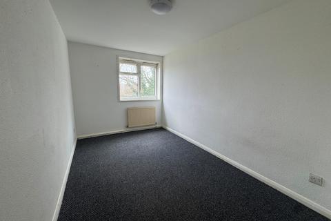 2 bedroom flat to rent, Cole Gardens, Hounslow, TW5