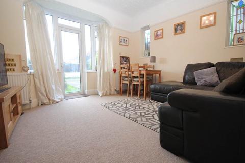 2 bedroom flat to rent, Oak Avenue , Christchurch , Dorset