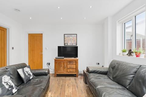 2 bedroom maisonette for sale, Hemnall Street, Epping CM16