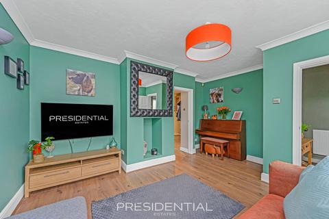 2 bedroom end of terrace house for sale, Honeycroft, Loughton IG10