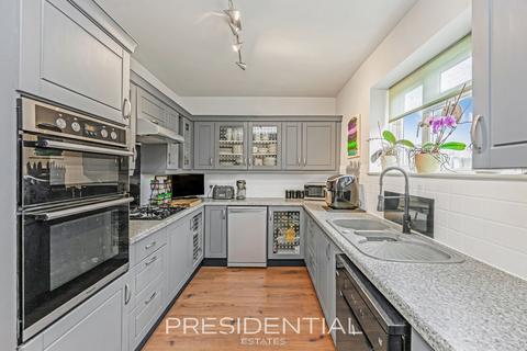 2 bedroom end of terrace house for sale, Honeycroft, Loughton IG10