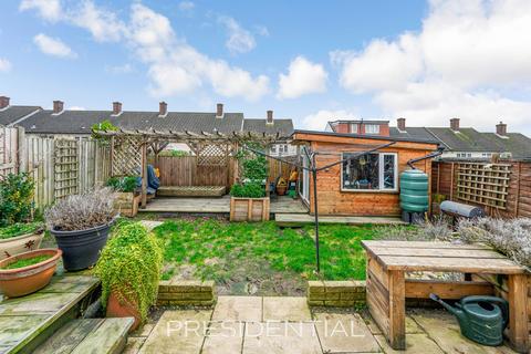 2 bedroom end of terrace house for sale, Honeycroft, Loughton IG10