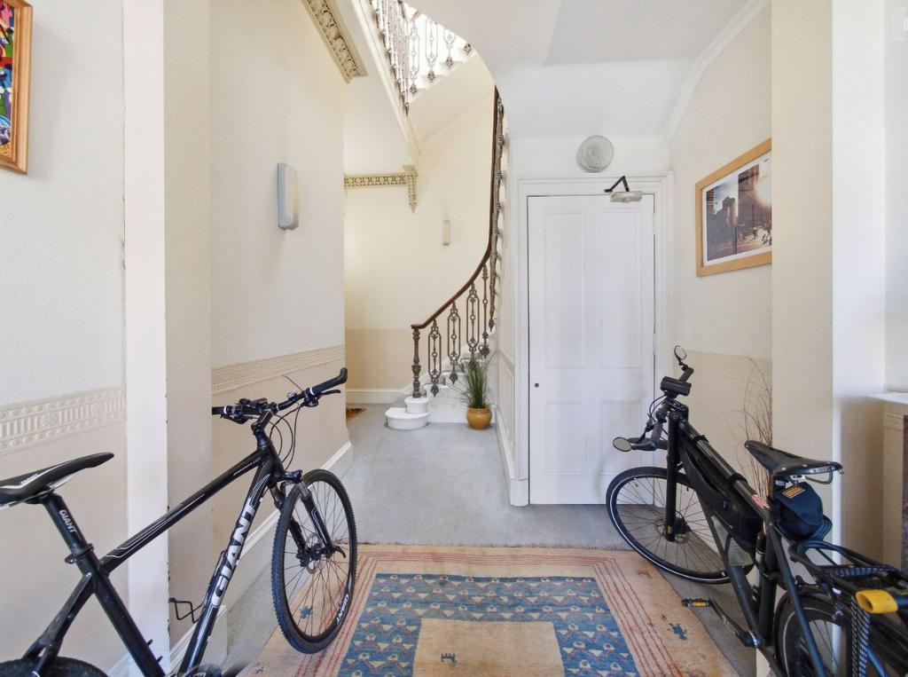 2 bedroom flat for sale - Photo 21
