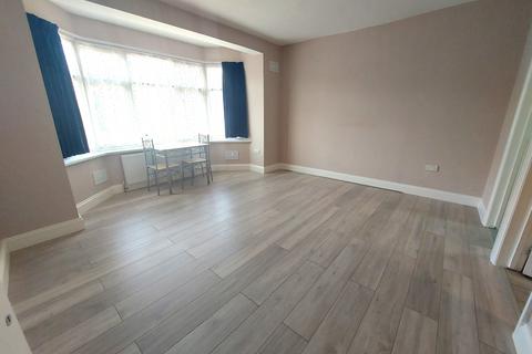 Studio to rent, Redbridge, Essex, IG4