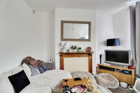 2 bedroom terraced house to rent, Victoria Road, Doncaster S64