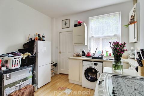 2 bedroom terraced house to rent, Victoria Road, Doncaster S64