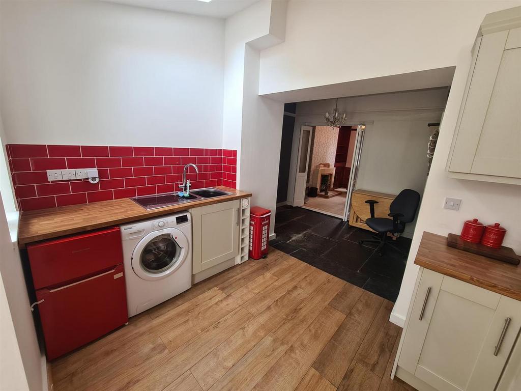 Kitchen / dining room