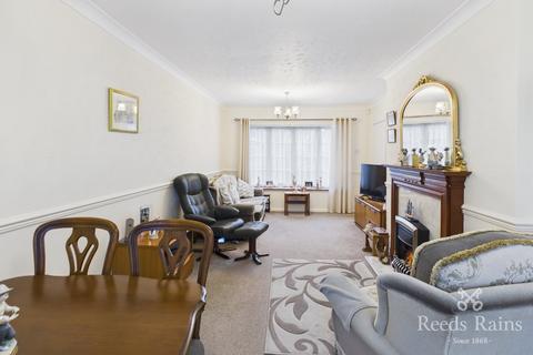 3 bedroom semi-detached house for sale, Frensham Drive, West Yorkshire WF10