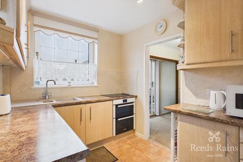3 bedroom semi-detached house for sale, Frensham Drive, West Yorkshire WF10
