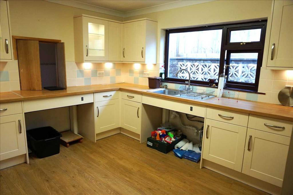 Kitchen :