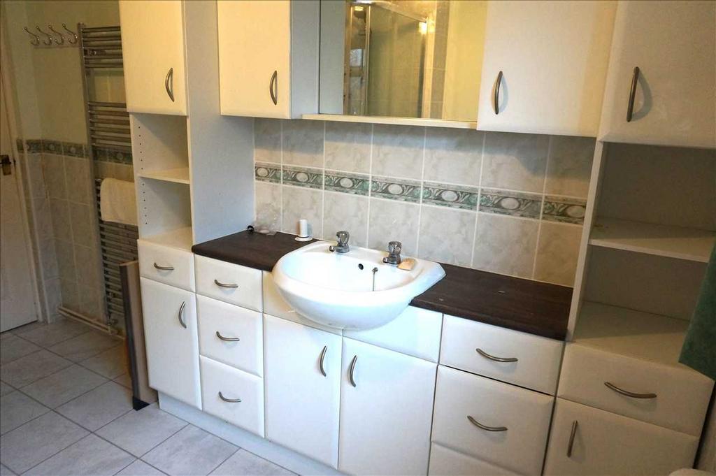 Family bathroom :