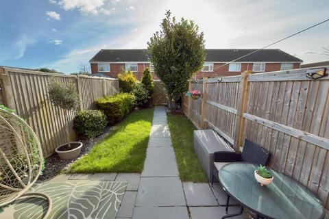 2 bedroom terraced house for sale, Finch Gardens, North Bersted