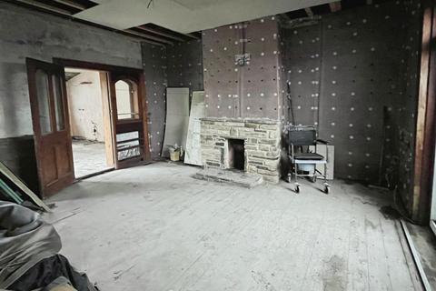 3 bedroom detached house for sale, Leeds Road, Batley WF17