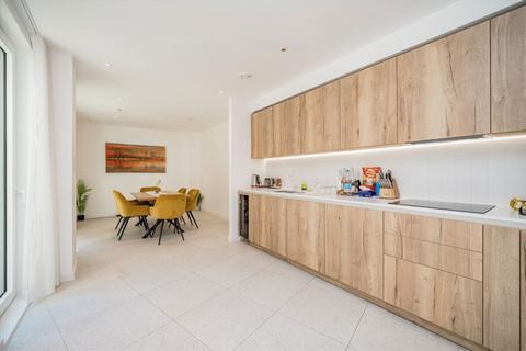 undefined, Cendal Crescent, London E1