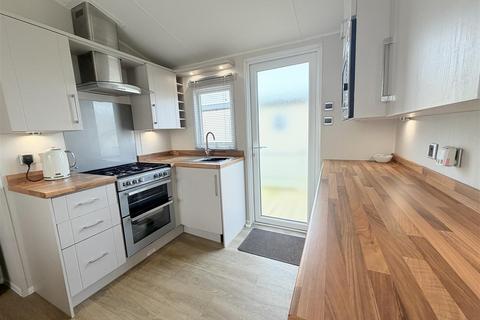 3 bedroom chalet for sale, St. Johns Road, Whitstable