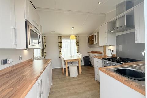 3 bedroom chalet for sale, St. Johns Road, Whitstable