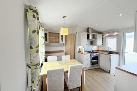 3 bedroom chalet for sale, St. Johns Road, Whitstable