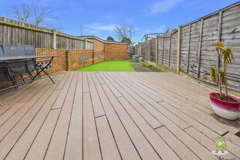 3 bedroom end of terrace house for sale, Larger than expected plot with ample parking - Lower Woodlands Road