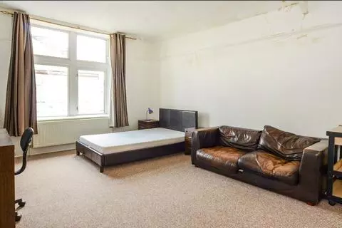 1 bedroom in a house share to rent – pohled 5