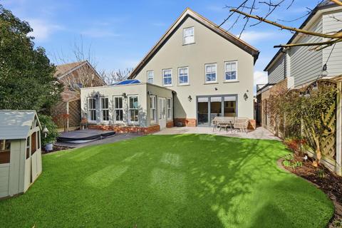 5 bedroom detached house for sale, Penn Close, Orsett RM16