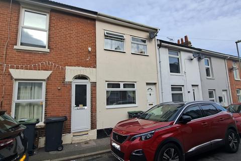 3 bedroom terraced house to rent, Alma Street, Gosport PO12