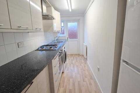 3 bedroom terraced house to rent, Alma Street, Gosport PO12